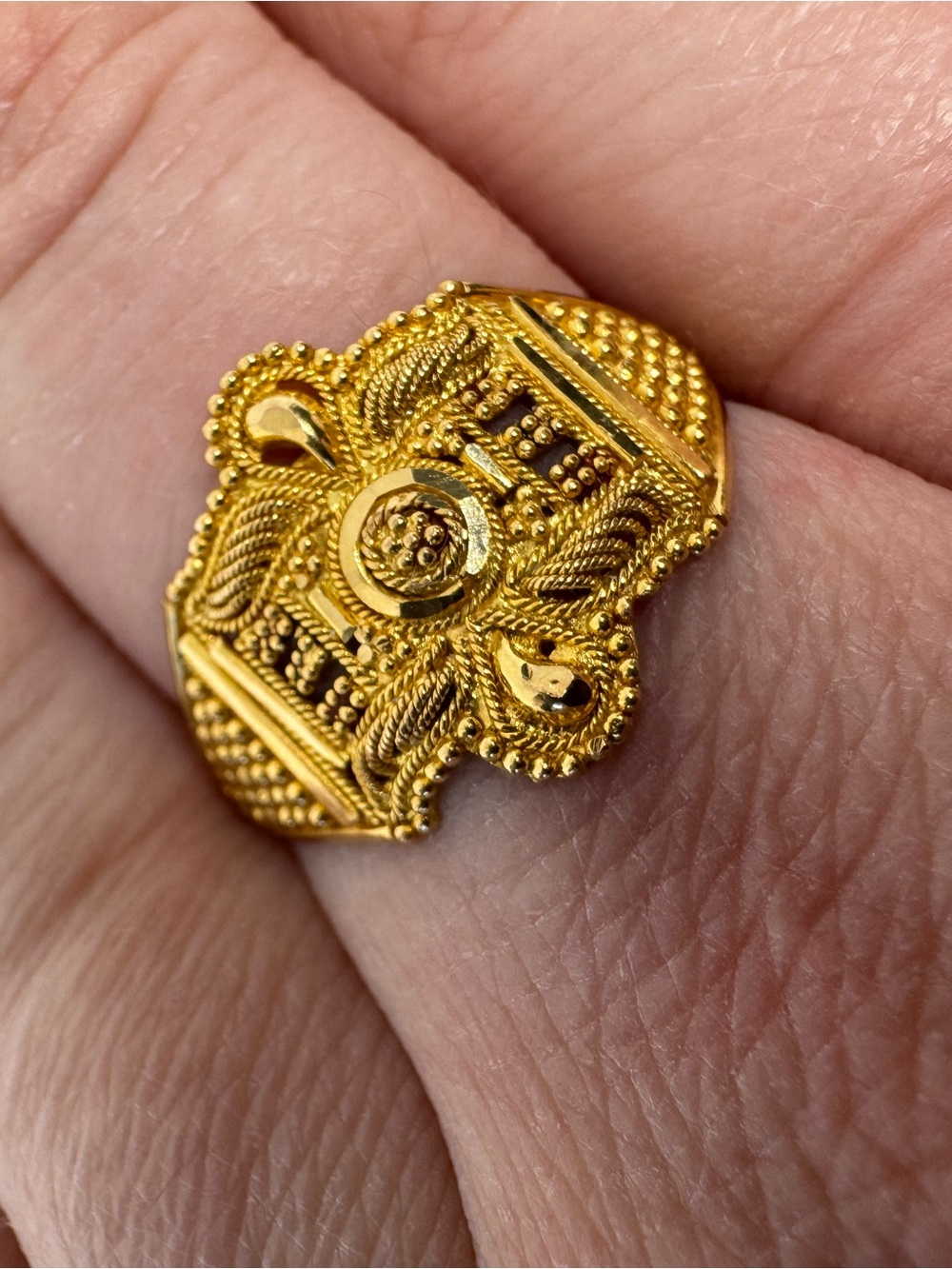 Vintage 21K Gold Ring 3.4 grams Size 8 | Solid Yellow Gold Jewelry - Picture 14 of 17